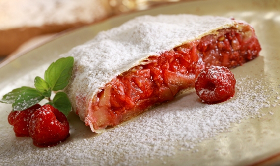 Штрудель с малиной